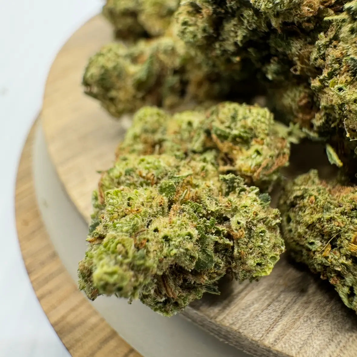 Small buds Zkittlez – têtes compactes et trichomes visibles